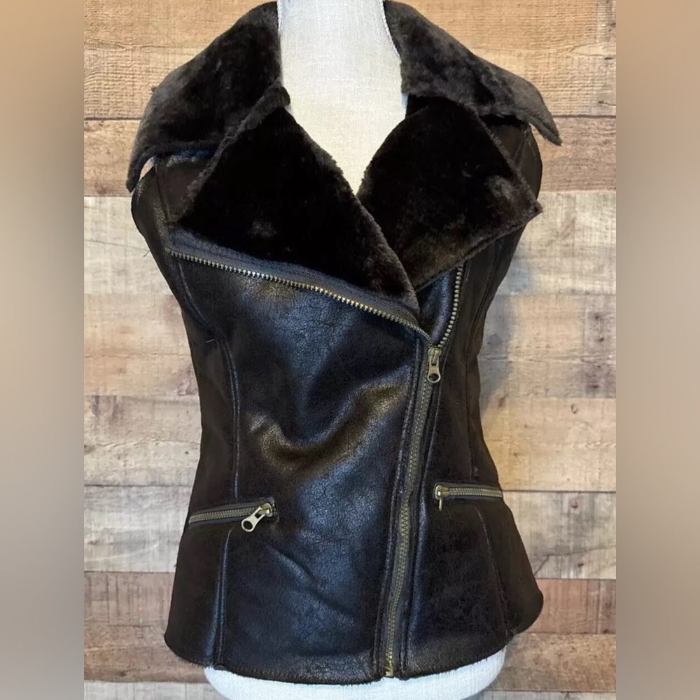 Yoki Chocolate Brown Faux Fur Zipperred Vest size Small winter outerwear